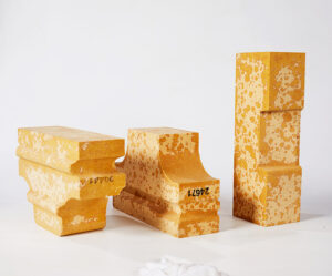 China manufactures custom-made special-shaped silica refractory bricks.